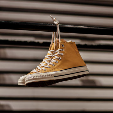Guide d'entretien des sneakers - Comment nettoyer efficacement les langettes de basket et les lacets